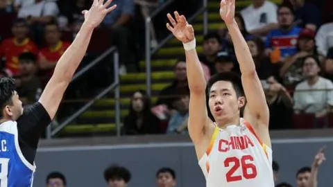 圣保利球员迎战拜仁将披反种族主义主题球衣，展现坚定立场。